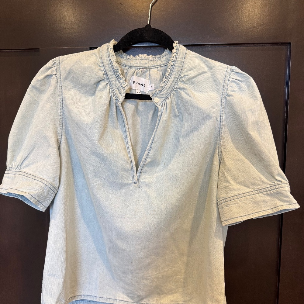 Frame light chambray/denim top